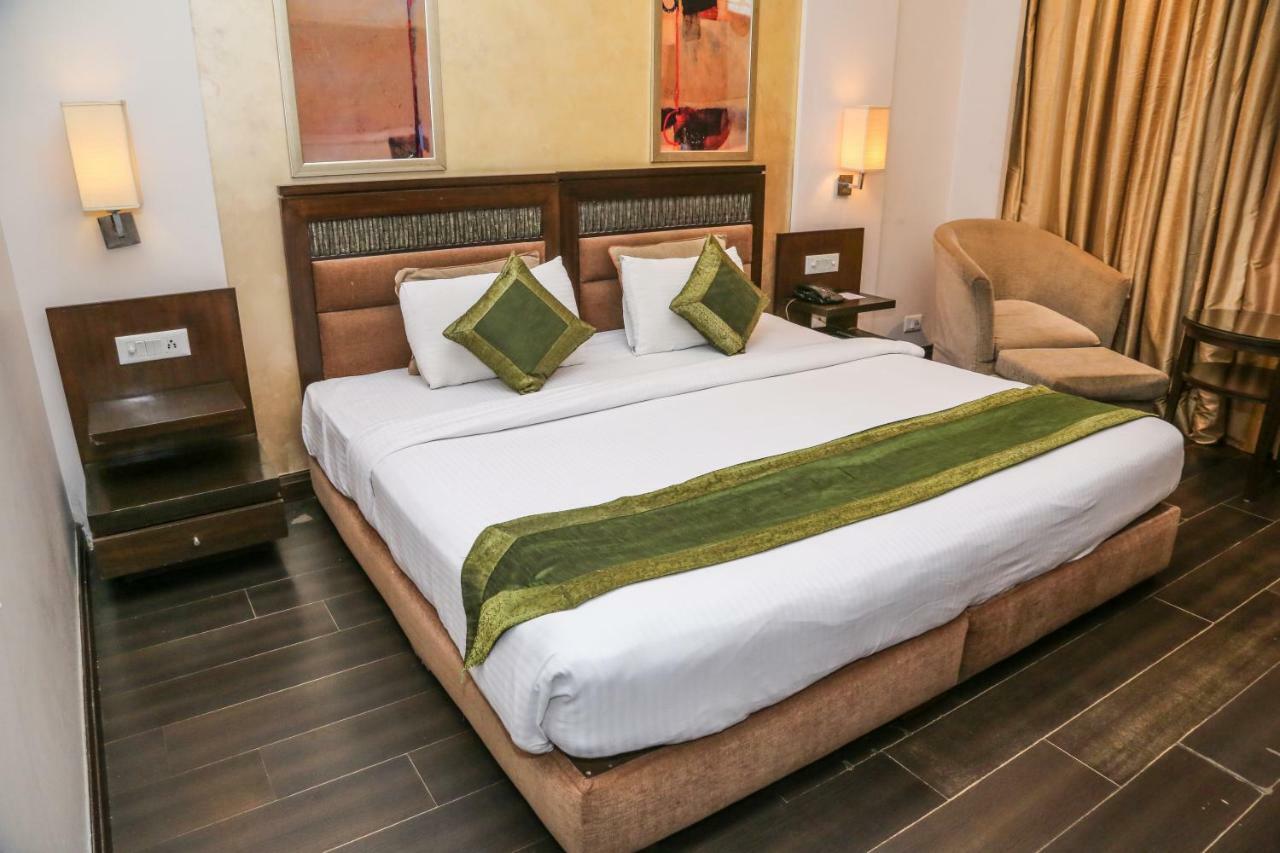 Hotel Western Court Chandigarh Exterior photo