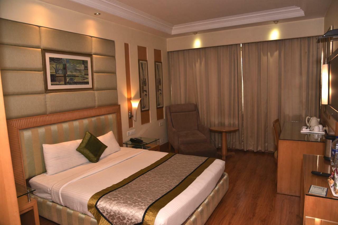 Hotel Western Court Chandigarh Exterior photo